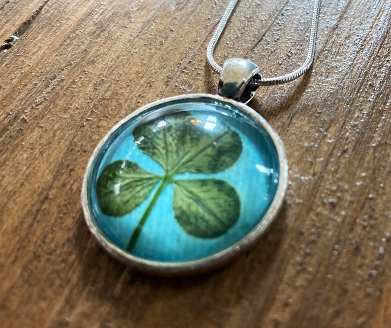 Genuine four-leaf clover necklace blue image 6