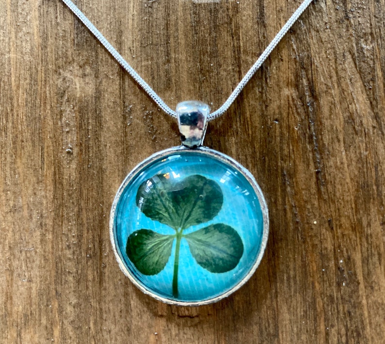 Genuine four-leaf clover necklace blue image 2