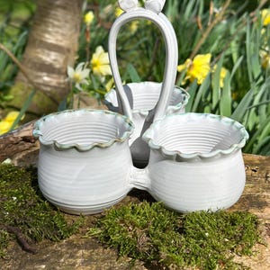 Cesta de cerámica vintage con forma de pájaro, obra de Lyn Sandford, alfarera de Norfolk.