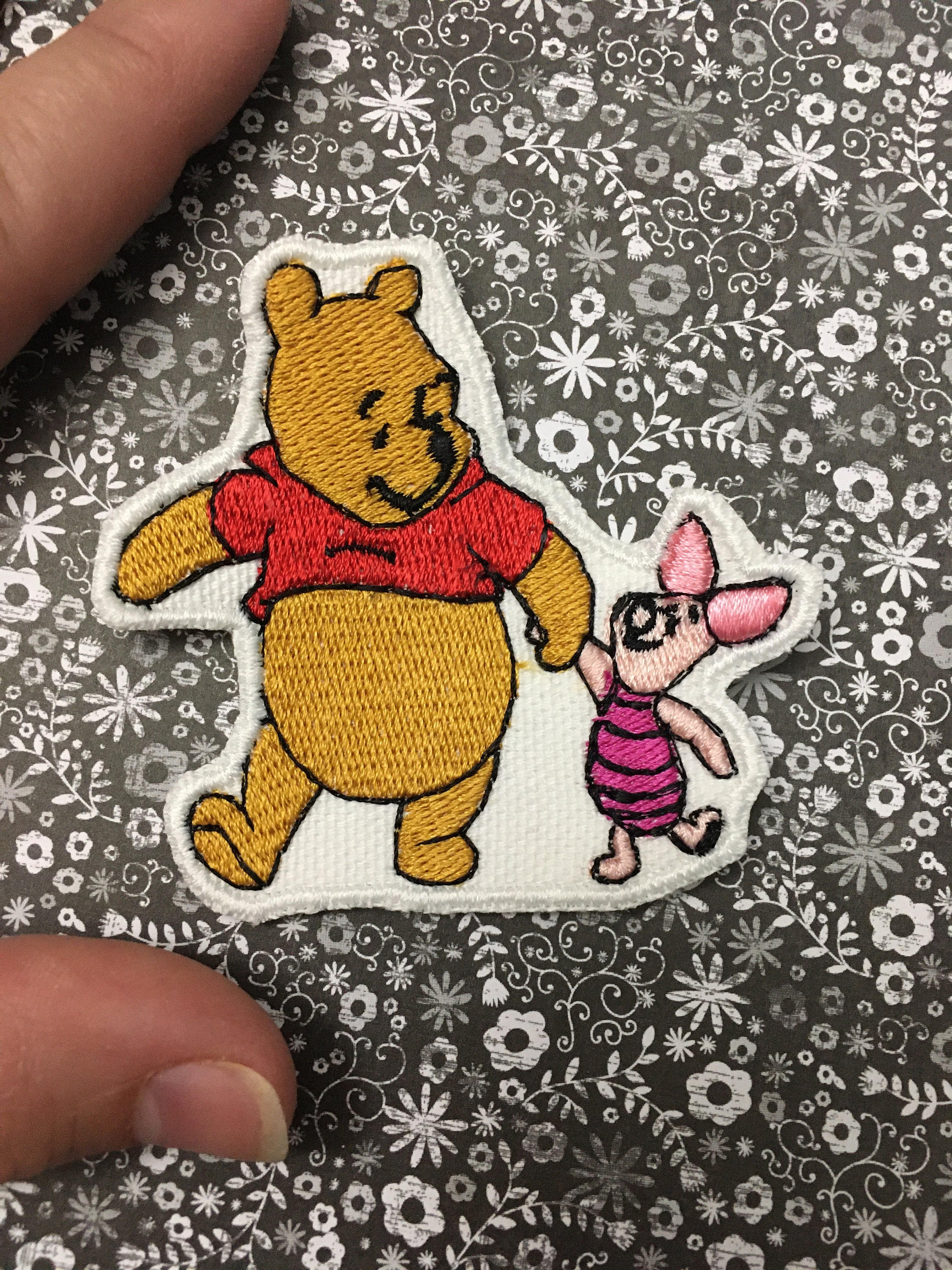 Iron on patches - WINNIE THE POOH WINNIE & PIGLET Disney - yellow -  6,3x5,7cm - Application Embroided badges