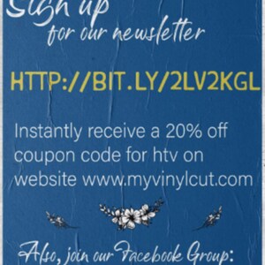 Puede incluir: Un fondo azul con texto blanco y amarillo. El texto invita a registrarse en un bolet&iacute;n y proporciona un enlace. Tambi&eacute;n menciona un c&oacute;digo de descuento del 20% para htv en un sitio web y un grupo de Facebook.