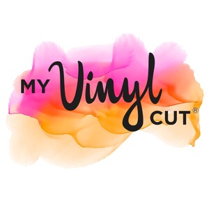 Puede incluir: El logotipo "MY Vinyl CUT" en negro sobre un fondo de acuarela vibrante en tonos rosa, naranja y amarillo. El dise&ntilde;o tiene una est&eacute;tica moderna y art&iacute;stica.