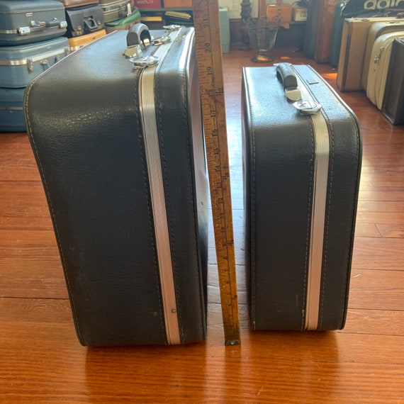 Vintage 1970’s 2 Piece Amelia Earhart Luggage Sui… - image 5