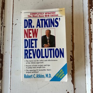 2002 Paper Back Book Atkins Diet