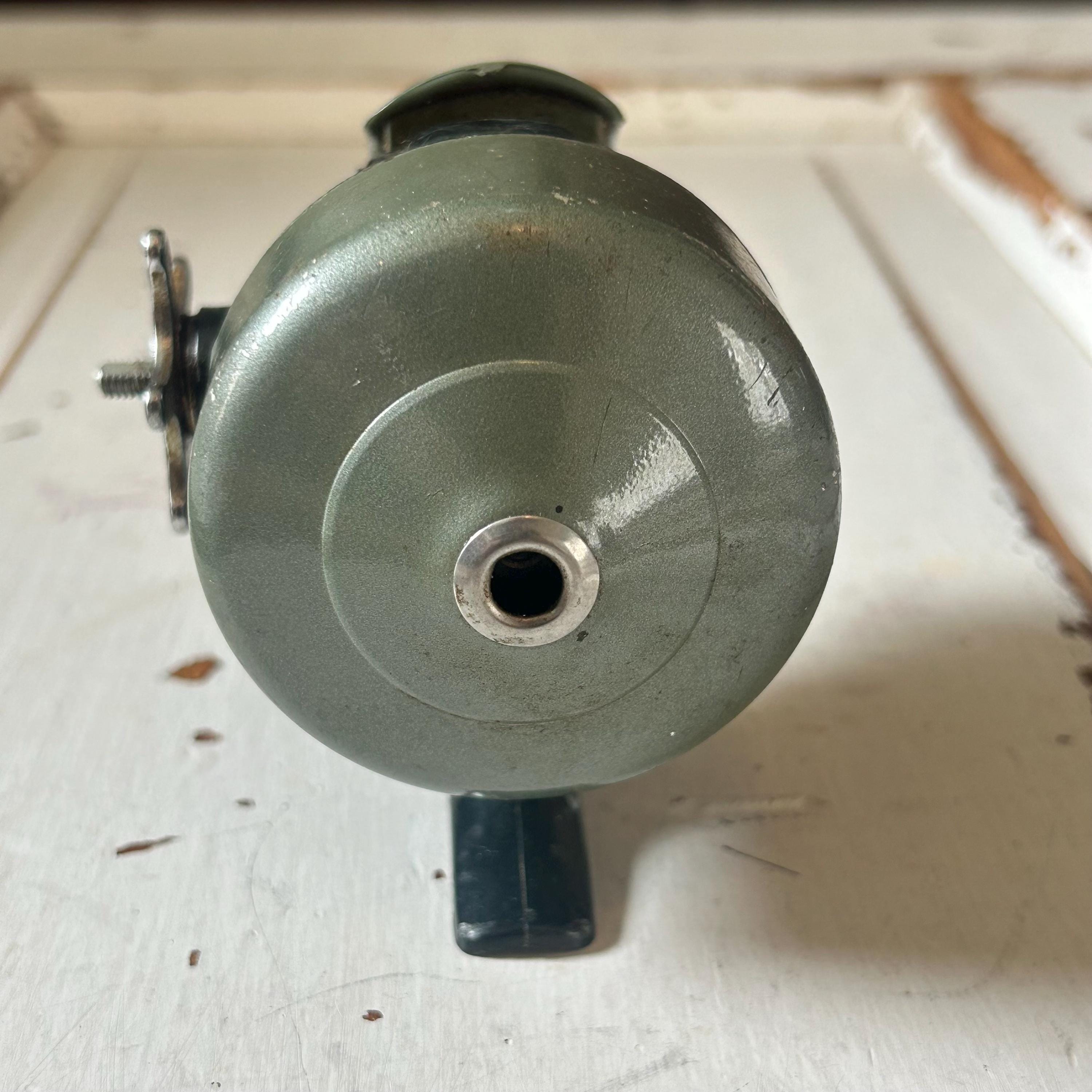 3 Vintage 1950's or 1960's Spin Casting Fishing Reels for Display or Parts - Etsy 3 Vintage 1950's or 1960's Spin Casting Fishing Reels for Display or Parts - Etsy