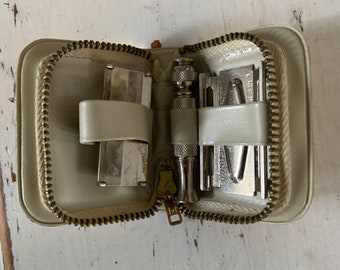 Vintage 1960’s Gillette Travel Shaving Razor Kit