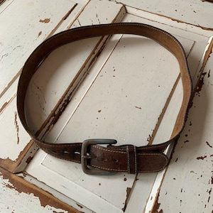Vintage 1970’s Hand Tooled Simple  Leather Brown Belt