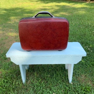 Vintage 1980’s or 1990’s Samsonite Medium Size Hard Shell Suitcase