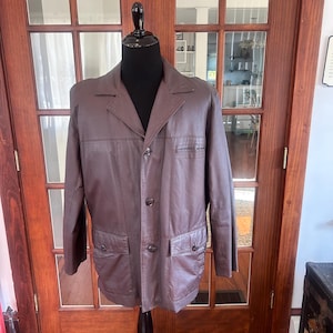 Veste en cuir vintage des années 1970, tendance traditionnelle, époque disco