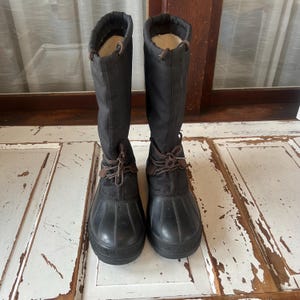 Vintage 1990’s EMS Canada Aztec Lace Up Lined Winter Boots