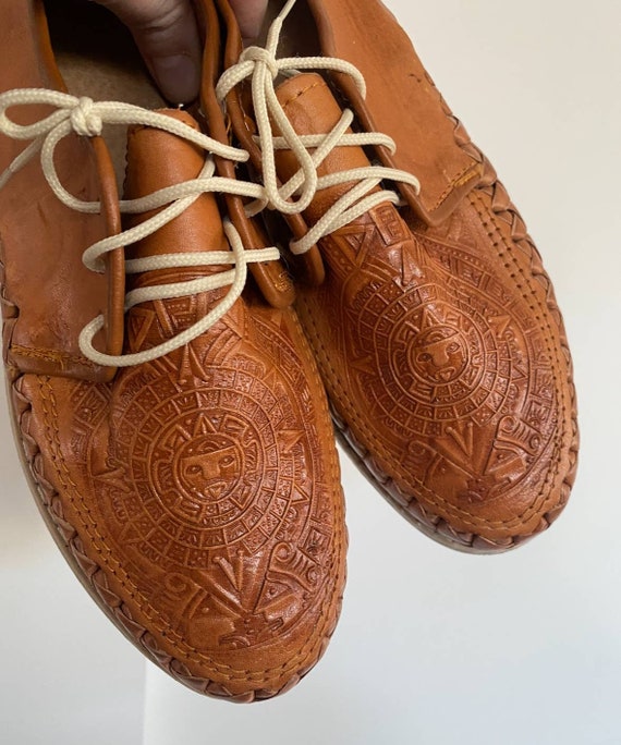 Vintage handmade shoes handmade carved leather hua