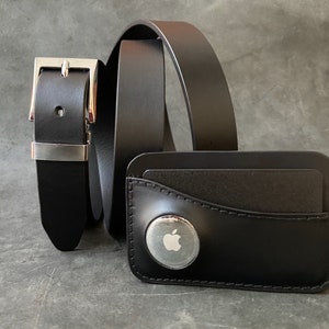 PAQUETE de billetera de cuero para Apple AirTag y cinturón de cuero: cinturón de cuero de tamaño universal y billetera minimalista para Apple AirTag