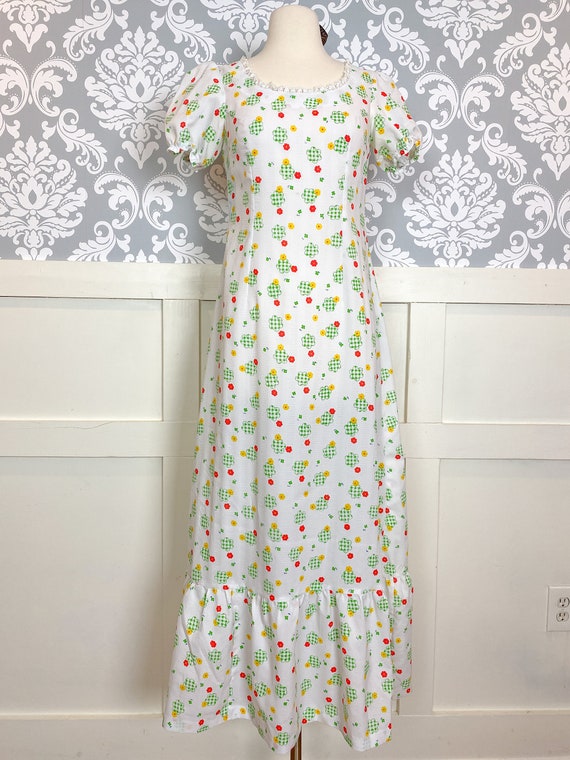 1970s vintage novelty print puff sleeve maxi dress