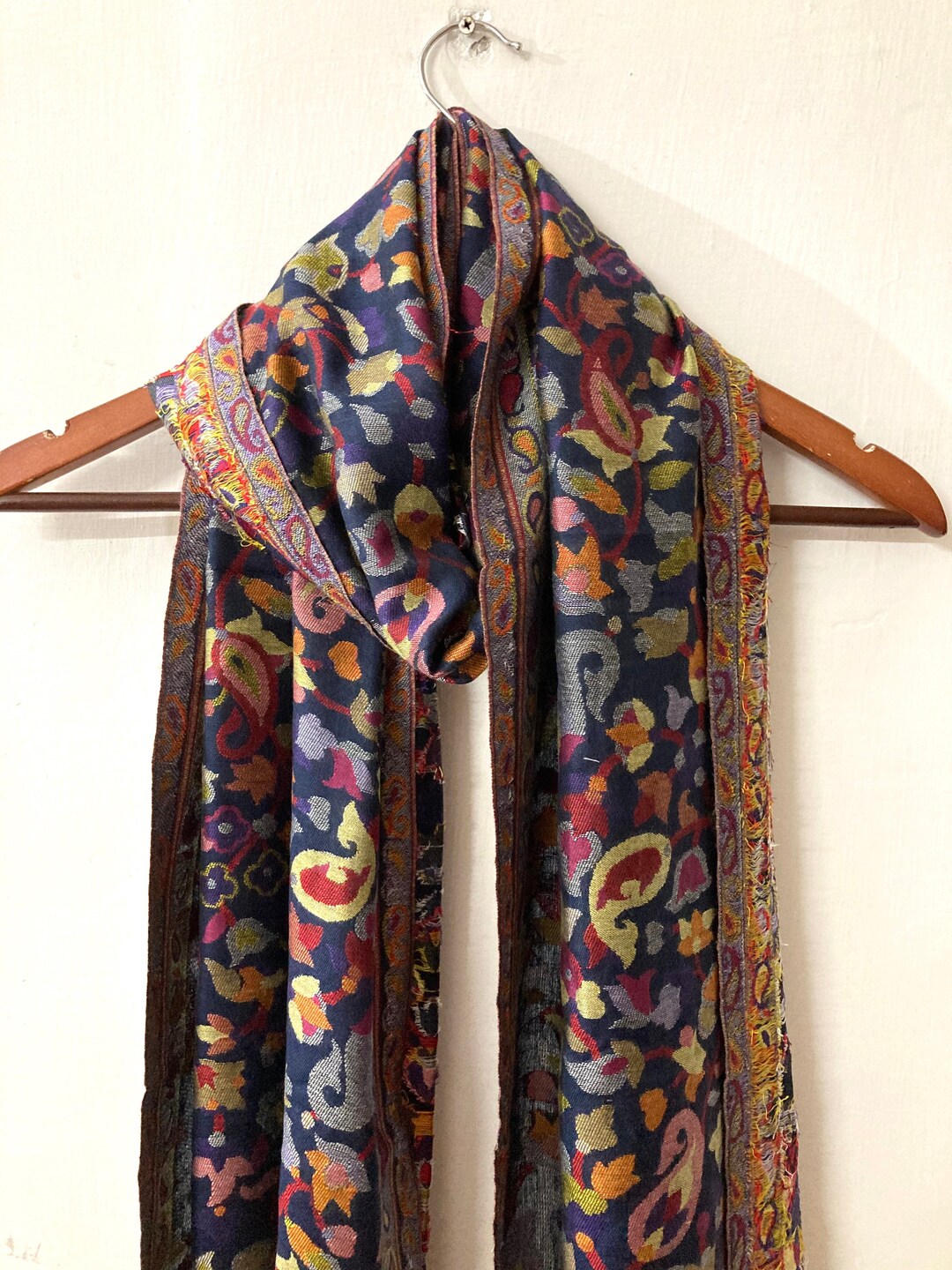 Écharpe Pashmina Rose Et Bleue à Motif Paisley - Longues Franges - Occasion Très Bon état
