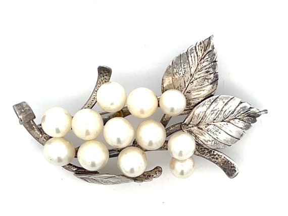 Mings Pearl Brooch in Sterling Silver