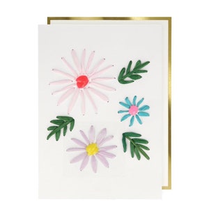 Biglietto con fiori in rafia, messaggio di buon compleanno, carta ecologica ricamata in lamina d'oro