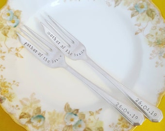 Mother father of the bride. Pair of Wedding cake forks. Date. Vintage. Personalised handstamped gift, keepsake. Wedding party gift