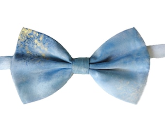 Light blue men's bow tie, customizable with name, hand painted