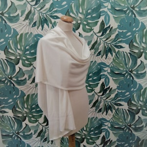 etole ,chale en maille , accessoire de mariage, étole blanc soie , châle champagne , châle de mariée, chale en jersey , etole chaude