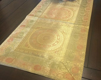 Gold Mandala Tischläufer, Beige Brokat Kunstseide, Boho Decor