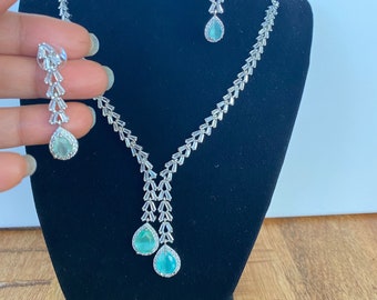 Mintgrün Turmalin Halskette Ohrring Set, versilbert CZ Schmuck