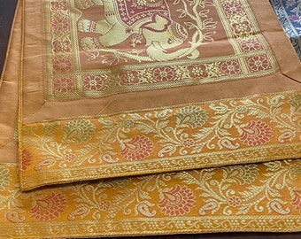 Elefanten Dekor Seide Tischset - Banarasi Brokat Borte, Indianer Dekor, Puja Mat