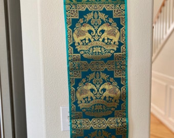 Wandbehang aus Seide: Grün & Gold Elefanten-Design, 3-Taschen-Organizer