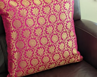 Rosa Brokat Kissenbezug: Gold geblümtes Seidenkissen, 45x45 cm, Fuchsia Kissen
