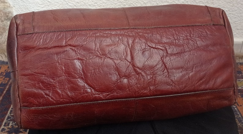 Vintage brown leather doctor style handbag 1950-1960. image 4