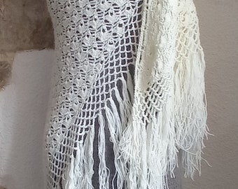 Châle vintage  fait main au crochet blanc  unique