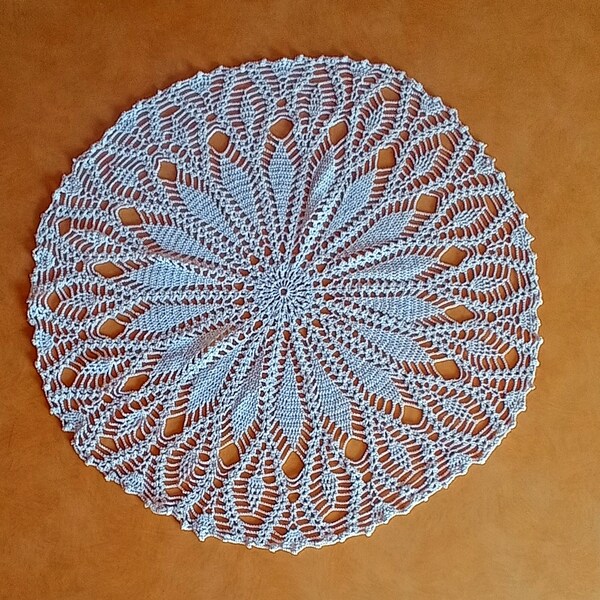 NAPPERON Crochet main artisanat français création Sylvette Raisonnier CENTRE de TABLE 50cm blanc lUCIE - Canada