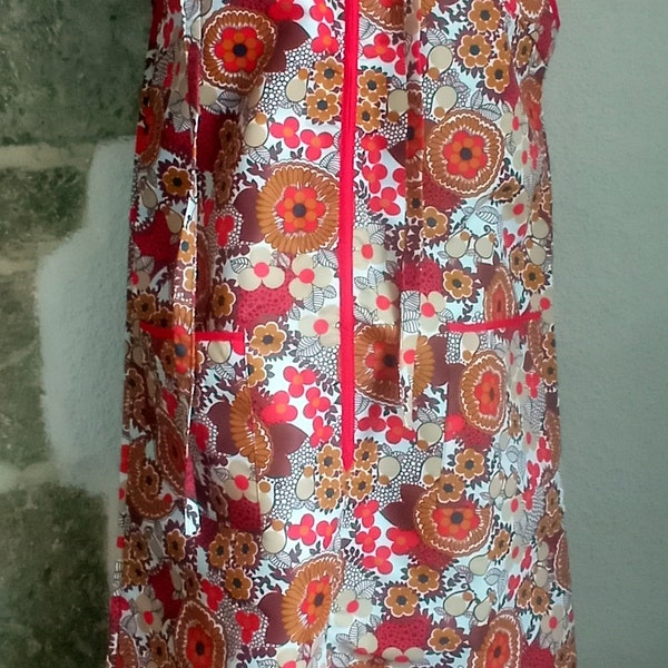 Robe tablier en nylon vintage 1960 orange marron rouge fleuri T 44