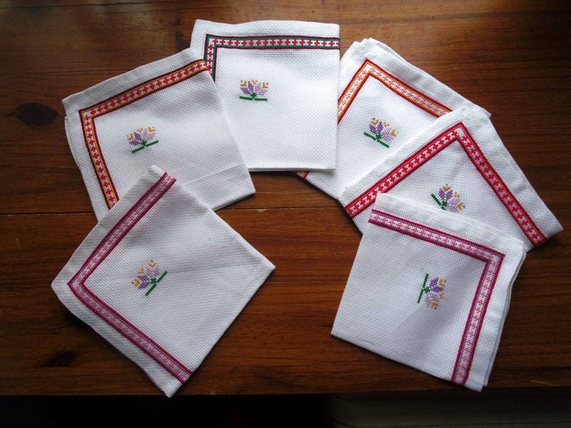 Service Six Serviettes Brodées Point de Croix Floral Multicolore Aïda Dmc Napkins Embroidered Handma