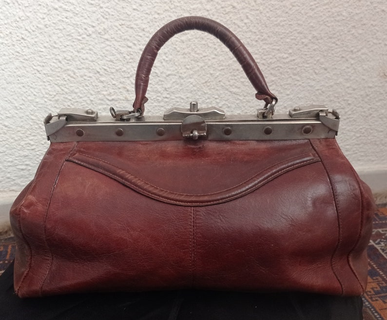 Vintage brown leather doctor style handbag 1950-1960. image 1