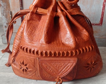 Large vintage shoulder bag in brown leather printed natural leather 36 cm