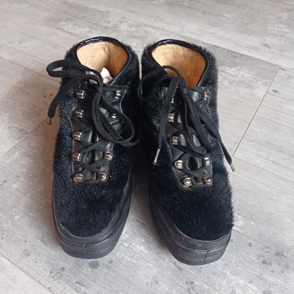 Chaussures hiver fourrées vintage   T40  noires bottes à poils fourrure sixties