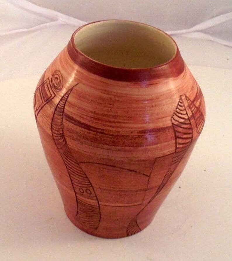 Vase Gravé et Vernis , Terre Cuite Pigments Naturels Ton Rouge Cassis