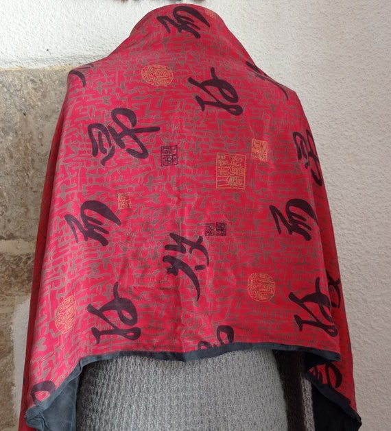 Châle en soie de chine noir rouge calligraphie ré… - image 2