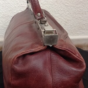 Vintage brown leather doctor style handbag 1950-1960. image 3