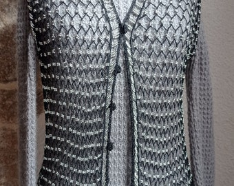 Sleeveless evening vest in black and silver pearls