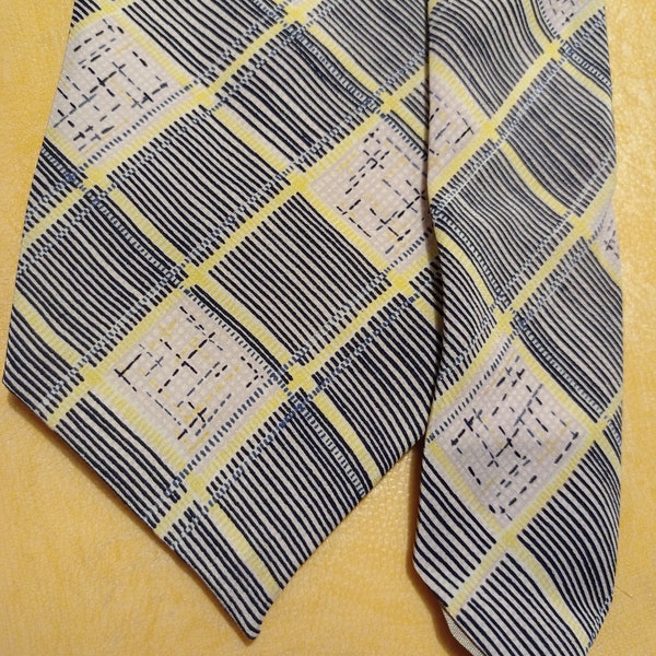 Cravate vintage soie bleue et jaune rayures et losanges