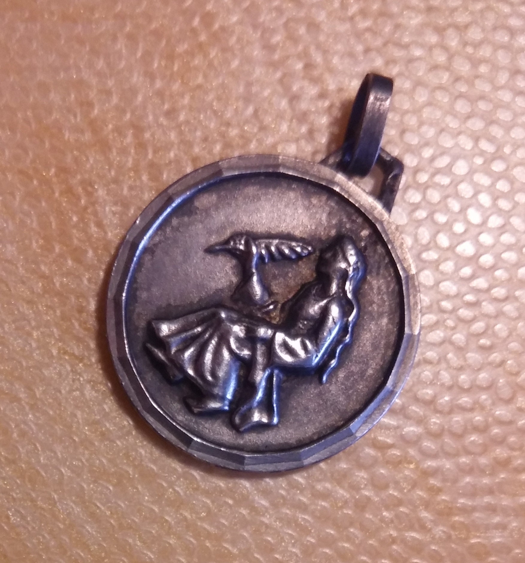 Vintage Silver Medal Woman With A Feather , Marks Medaille Ancienne Femme avec Plume Argent Poinçon