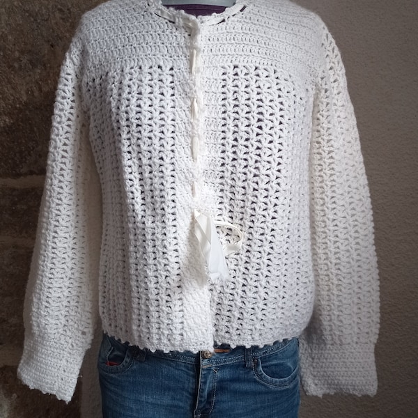 Gilet tricoté  fait main en laine blanche , liseuseT 37-38