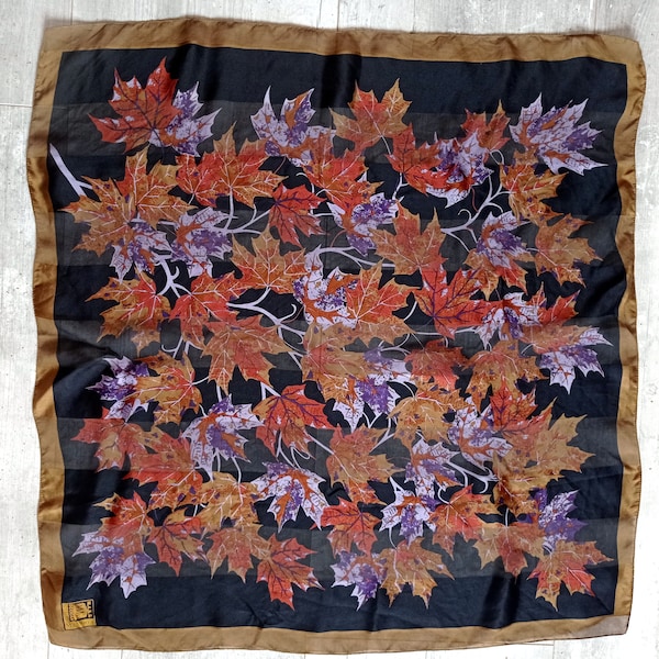 Foulard vintage en soie aux feuilles d'automne  Magenta