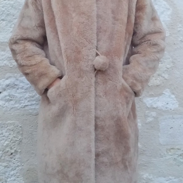 Manteau vintage pour femme en fausse fourrure beige 1960 Beige false fur vintage coat taille 36