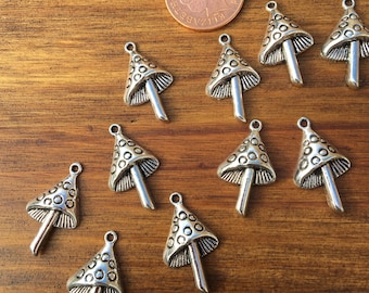Antiker Silber Pilz Fliegenpilz Anhänger, Antiker Silber Pilz Charms, Silber Fliegenpilz Anhänger, Bastelbedarf für die Schmuckherstellung