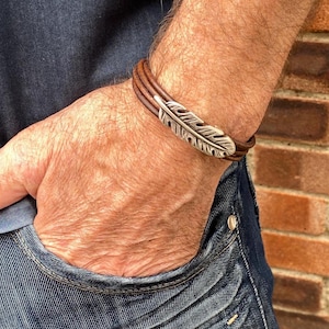 Men's Leather Cuff Bracelet, Feather Pendant Unisex Leather Bangle, Leather Gift for Dad, Boyfriend Gift, Boho Leather Bracelets, Unisex