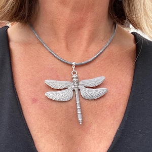 Silver Pendant Necklace, Dragonfly Pendant, Short Statement Necklace, Dragonfly Pendant Choker for Her, Gifts for Women, Bohemian Jewellery