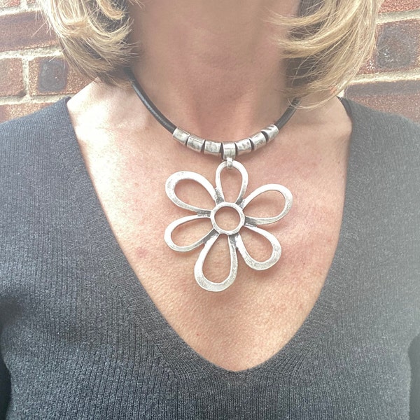 Silver Flower Statement Pendant Necklace, Leather and Silver Statement Choker, Bohemian Necklace Gift for Her, Sister Gift, Daisy Necklace