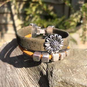 Bracelet en liège, bracelet végétalien, bijoux en liège, bijoux végétaliens, bracelet floral, manchette en liège, bracelet femme, bracelet vert, bracelet boho